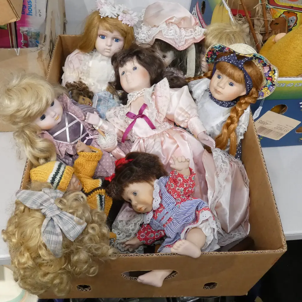 LOT ASST DOLLS Image 1++