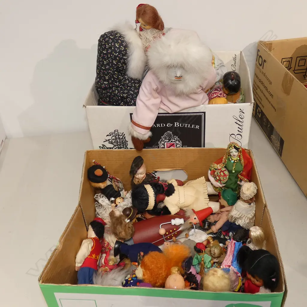 2 BOXES OF COSTUME DOLLS Image 1++