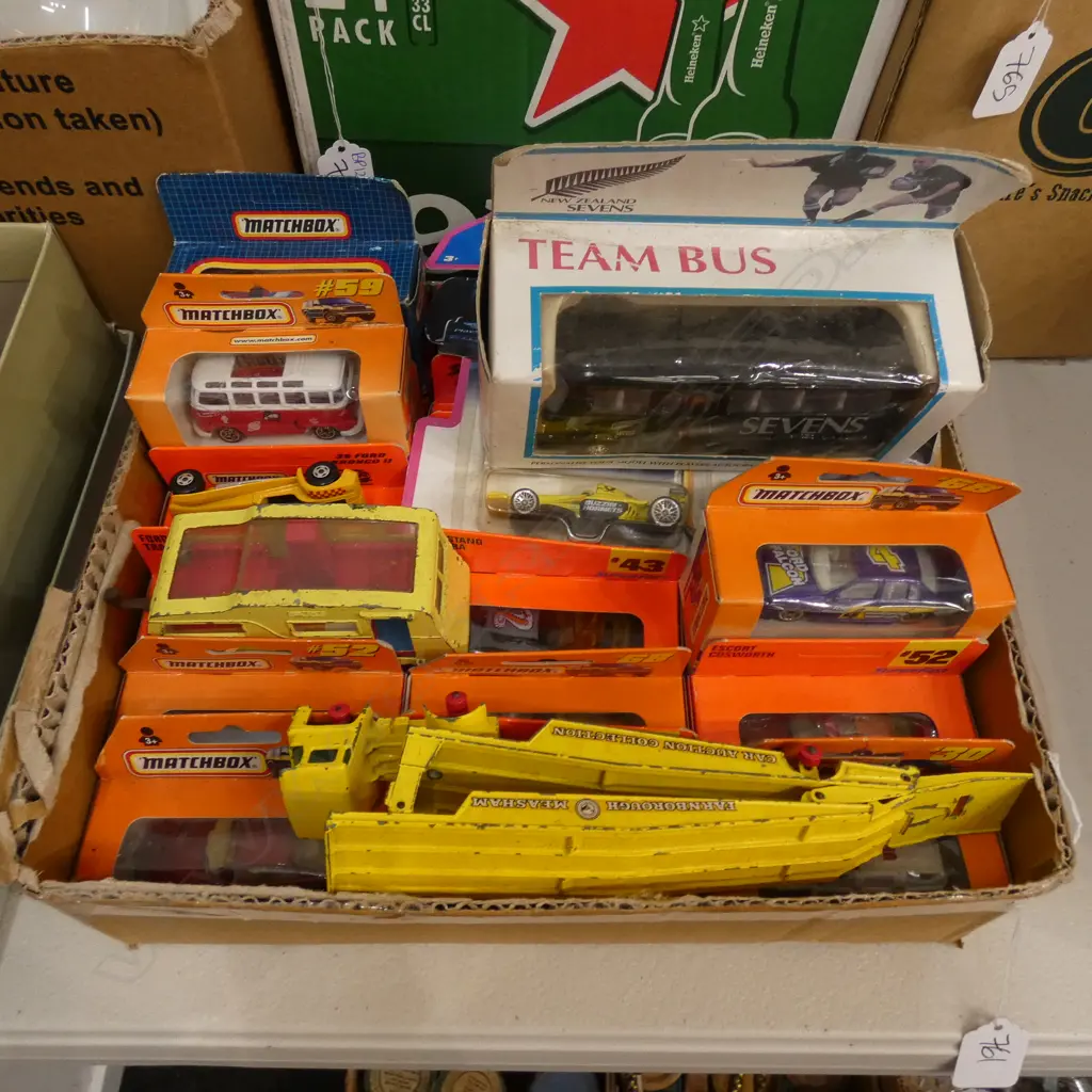 BOX LOT ASST. HOT WHEELS, MATCHBOX CARS ETC Image 1++