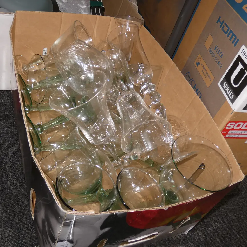 BOX LOT ASST. GLASSWARE Image 1++