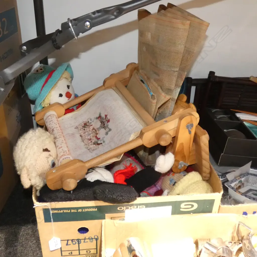 LOT ASST SOFT TOYS + TAPESTRIES  Image 1++