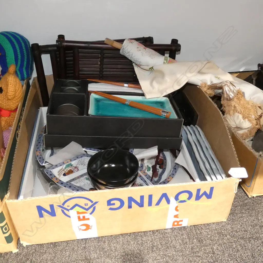 BOX LOT SUSHI SET, BOXED JAPANESE LAZY SUSAN SERVING SET, BOWLS, DISHES ETC Image 1++