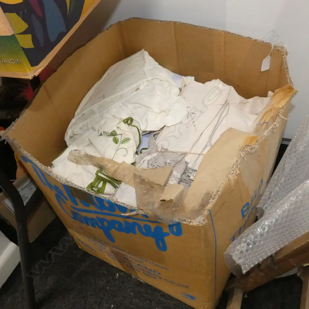 BOX LOT ASST. LINENS ETC Image 1++
