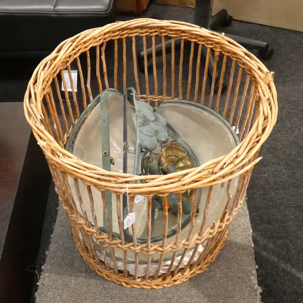 BOX LOT BASKET WITH LIGHT FITTINGS Image 1++