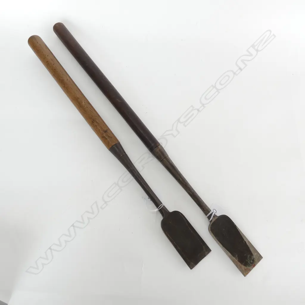 2 JAPANESE CARPENTRY CHISELS L. 665MM Image 1++