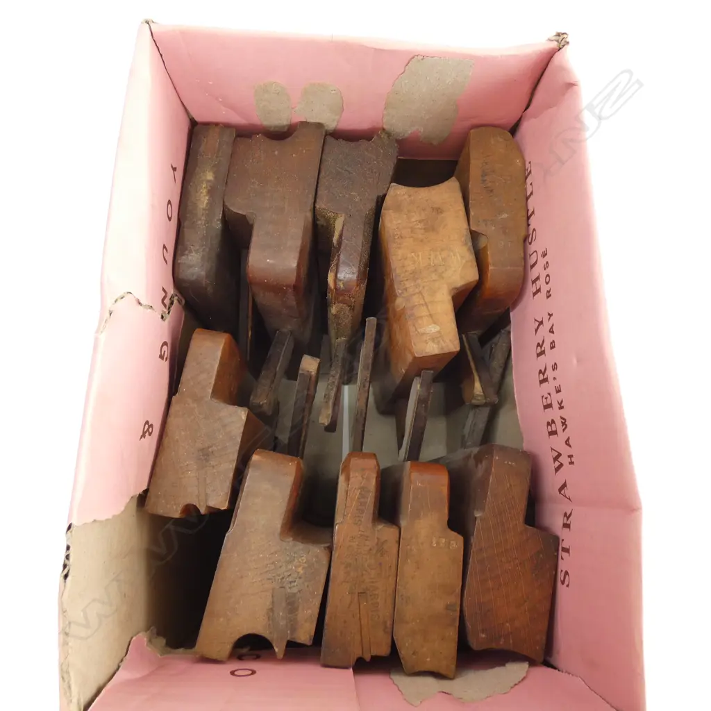 BOX LOT ASST. WOODEN PLANES  Image 1++