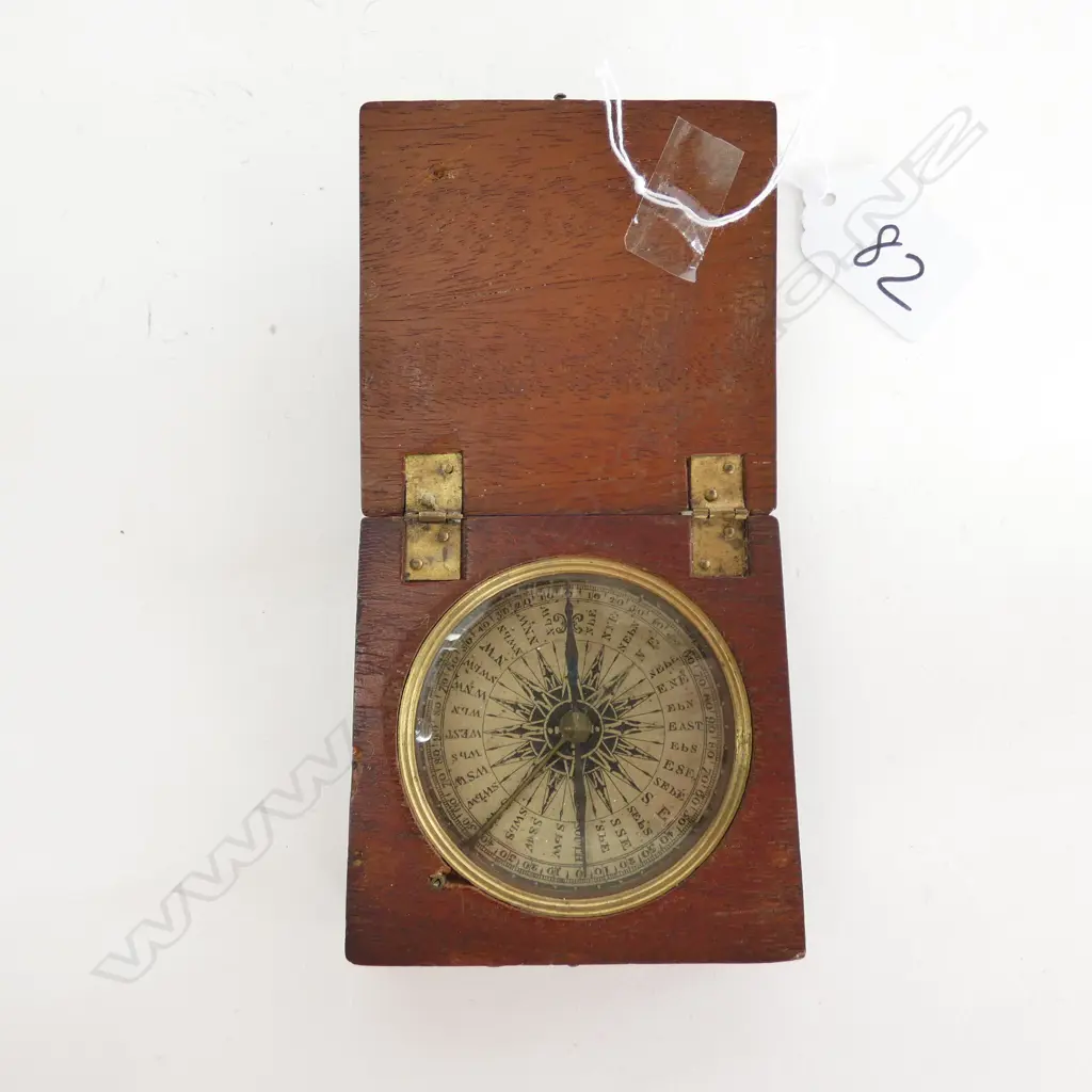 BRASS POCKET COMPASS MAHOG BOXED Image 1++