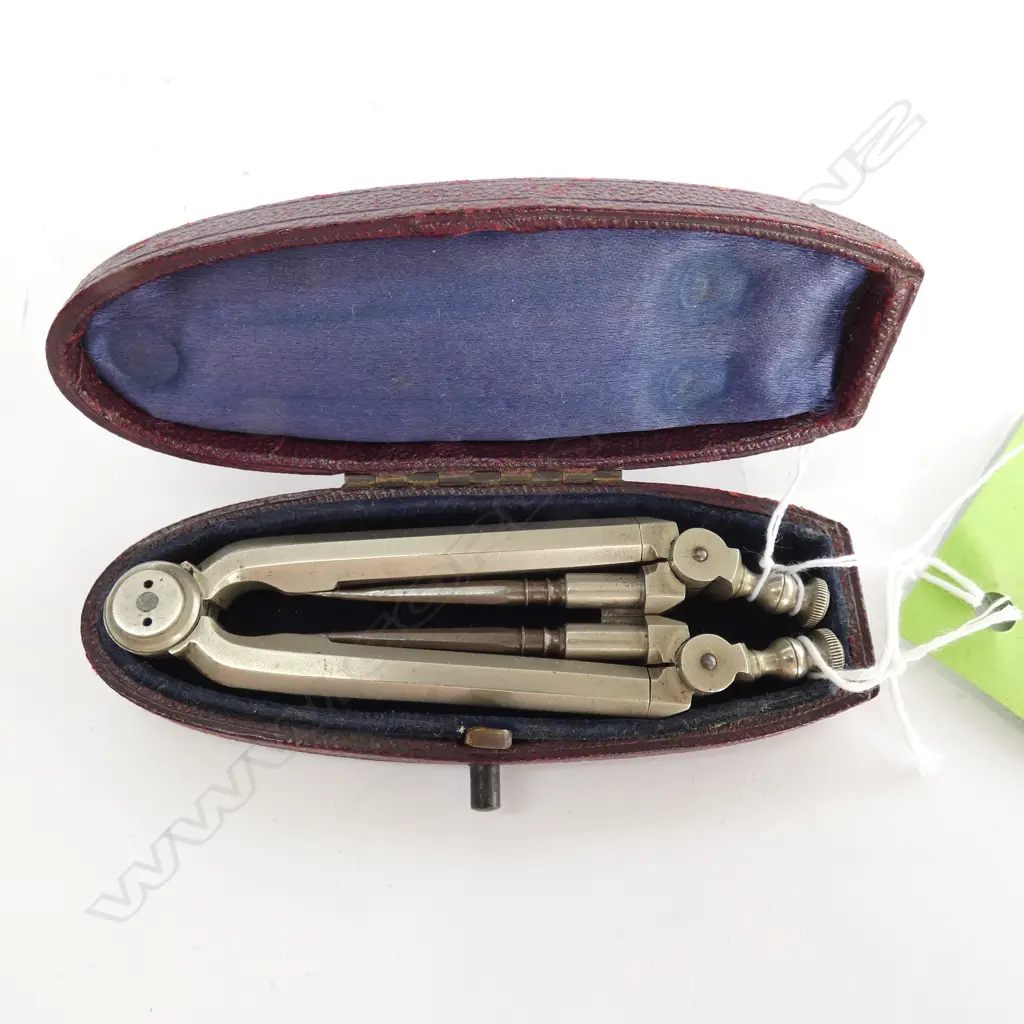 FOLDING DIVIDERS IN CASE Image 1++