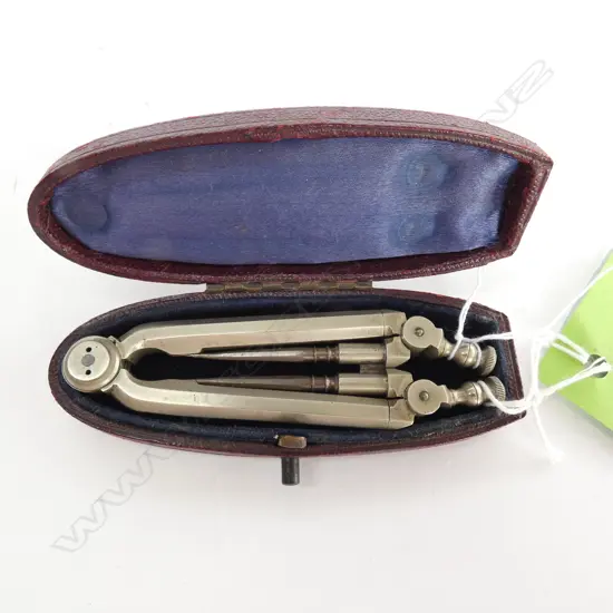 FOLDING DIVIDERS IN CASE