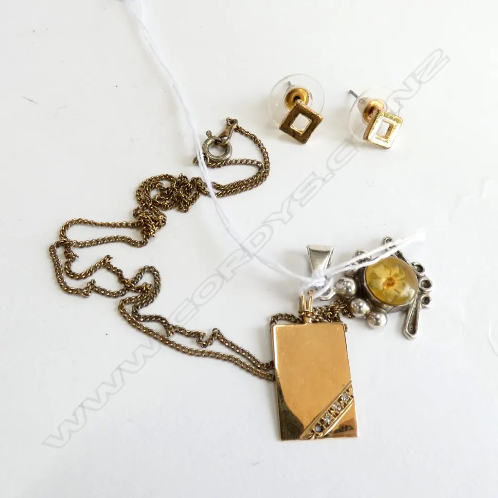 9CT GOLD INGOT ON RG CHAIN. G.PLATE EARRINGS & SIL PENDANT Image 1++
