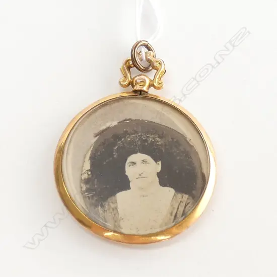 SMALL 9CT DOUBLE SIDED PICTURE LOCKET