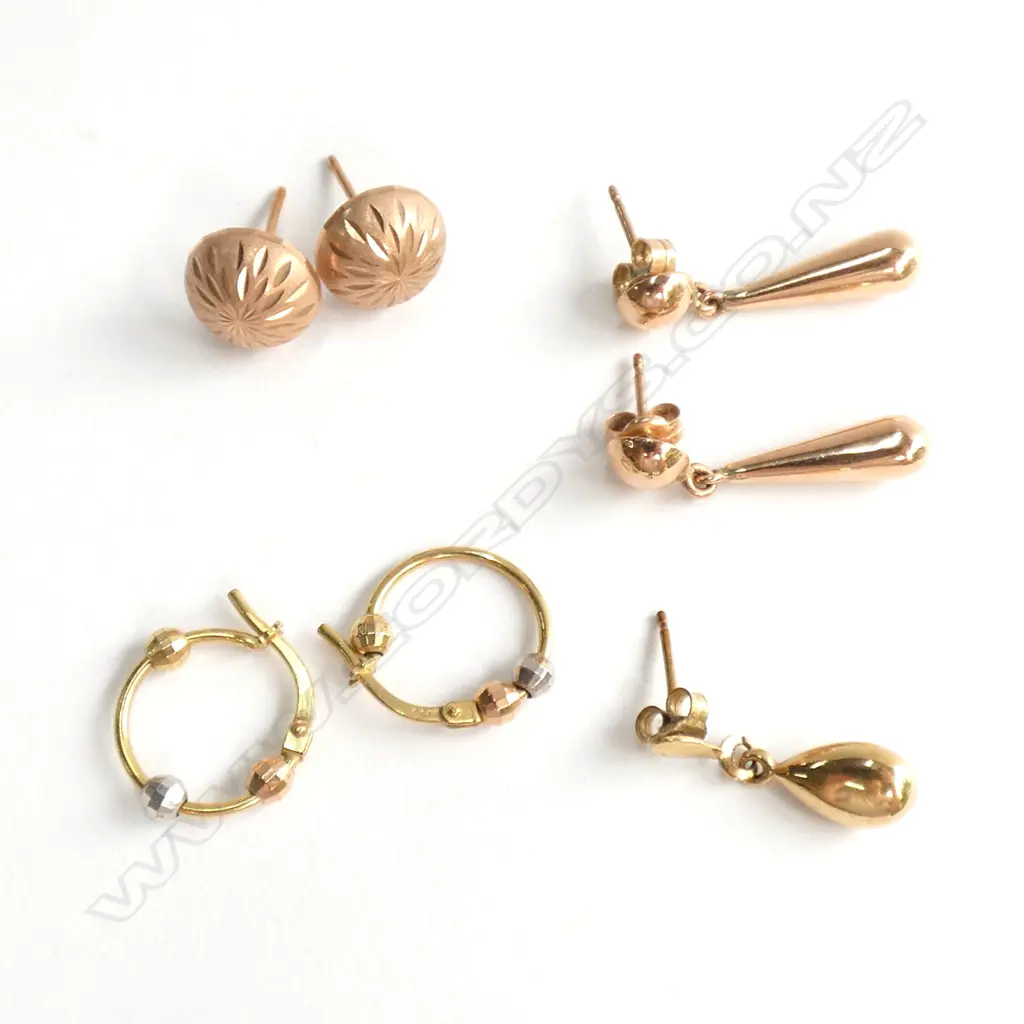 3 1/2 PRS 9CT GOLD EARRINGS 3.33gms Image 1++