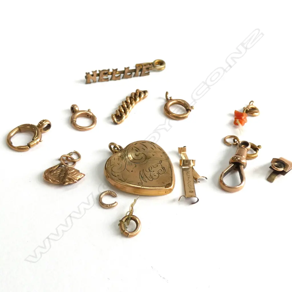 SMALL BAG 9CT GOLD & G/PLATED ITEMS. THE 9CT 5.2 GRAMS Image 1++