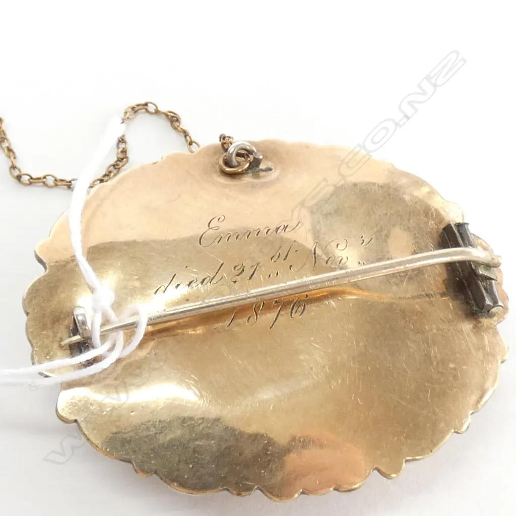 MOURNING BROOCH ENGRAVED ON REVERSE 'EMMA DIED 21ST NOV 1876' Image 1++