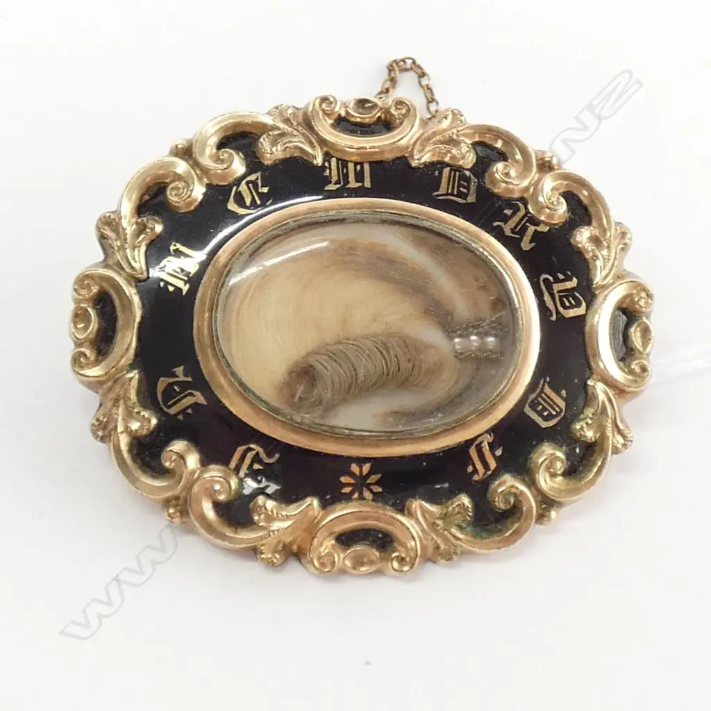 MOURNING BROOCH ENGRAVED ON REVERSE 'EMMA DIED 21ST NOV 1876' Image 1++