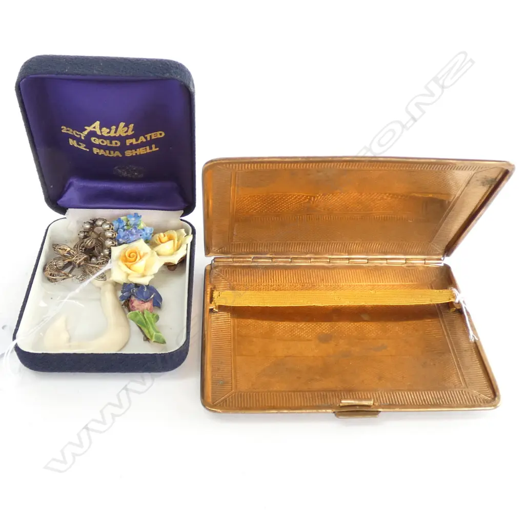 ASSORTED FLOWER BROOCHES/EARRINGS & BONE HOOK &G.P. CIG. CASE Image 1++