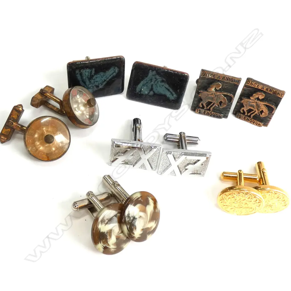 SIX PAIRS ASSORTED CUFFLINKS Image 1++