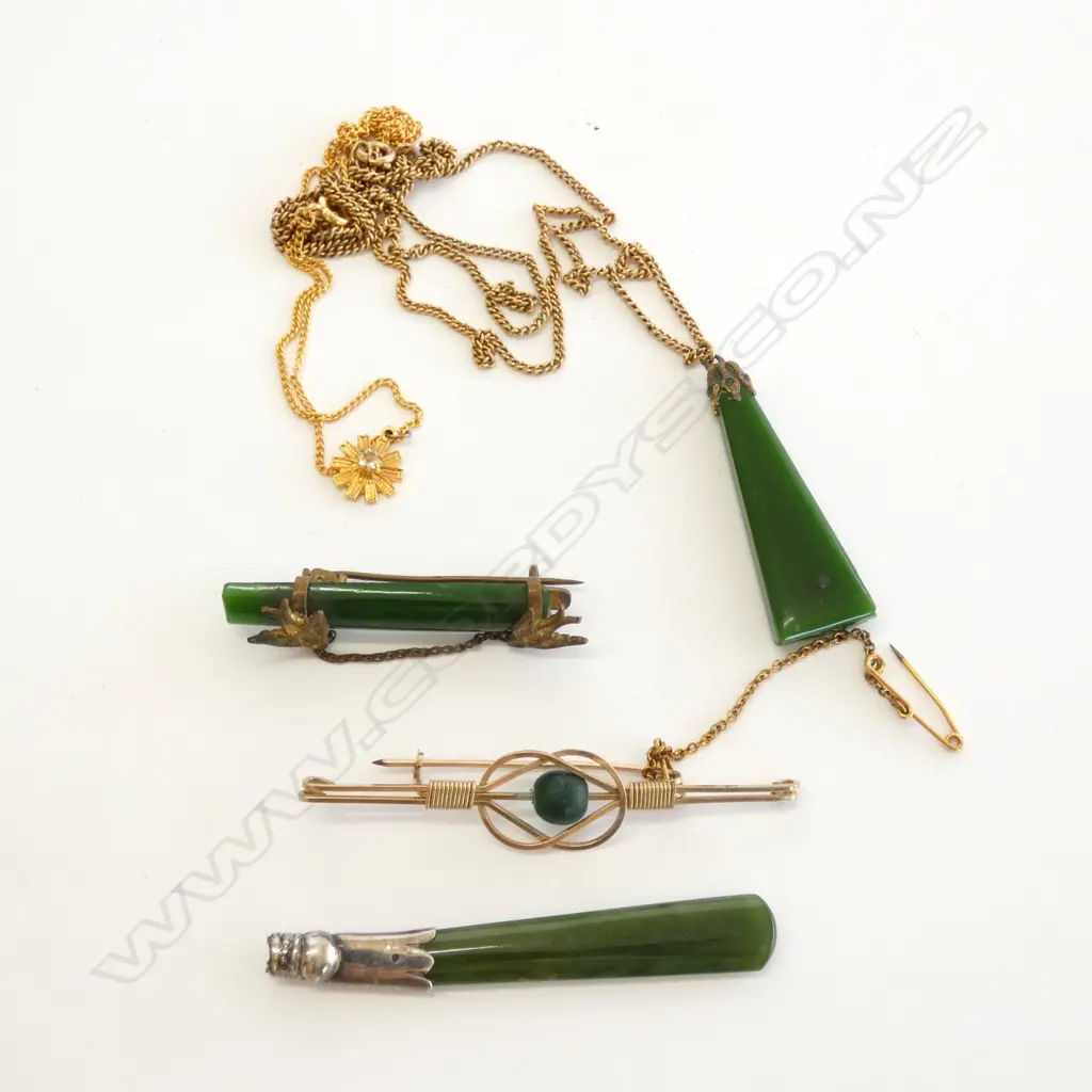POUNAMU PENDANT & BROOCH + GREEN GLASS PENDANT, GOLD PLATE NECKLACE & BROOCH Image 1++