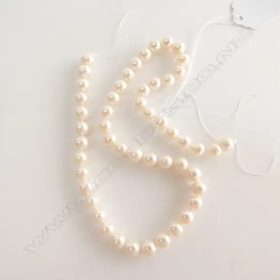 STRING WHITE ROUND FRESH WATER PEARLS