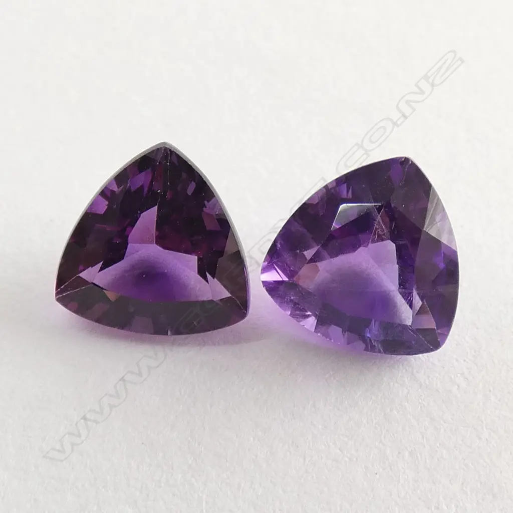 PR TRIANGLE SHAPED AMETHYSTS 3.3 CT Image 1++