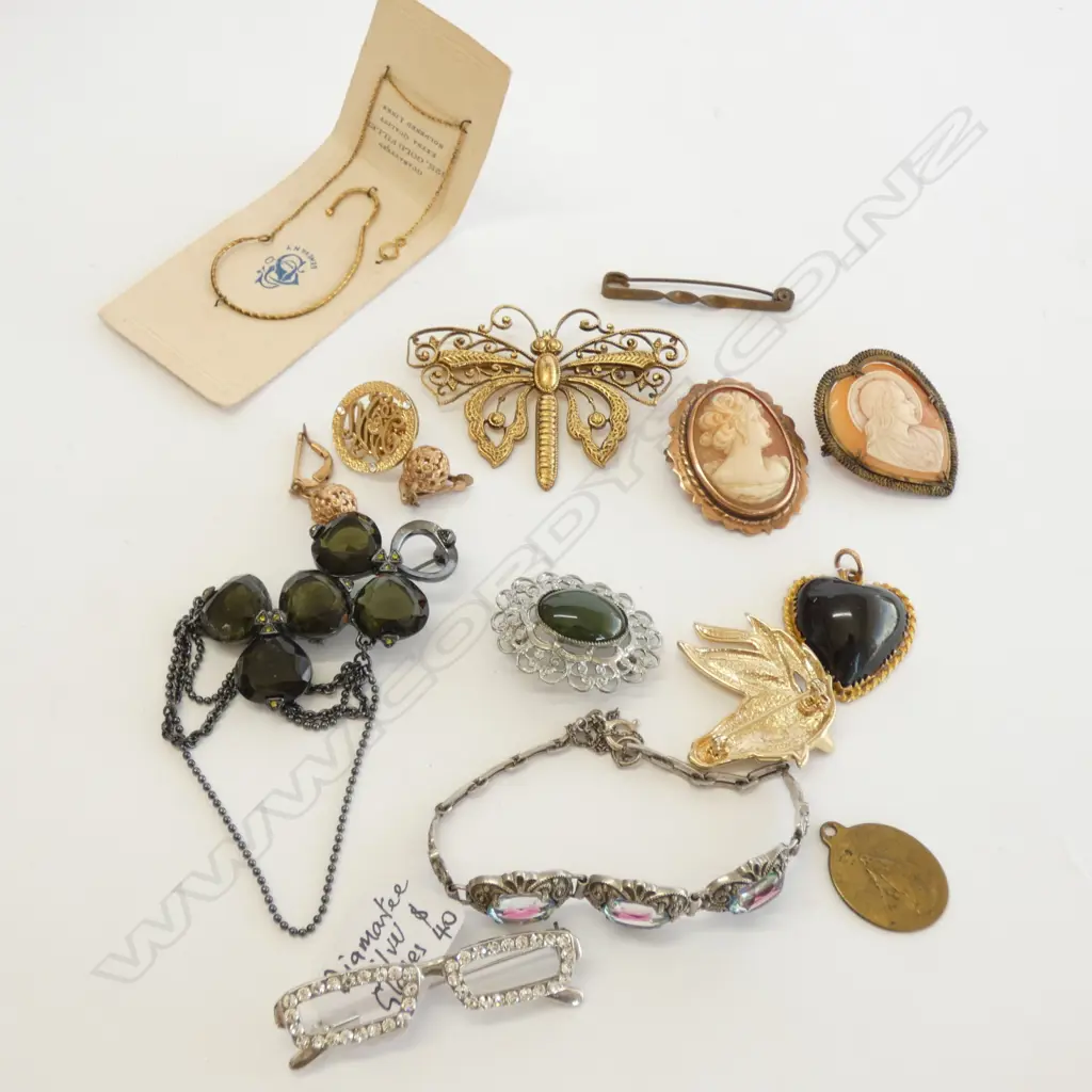 ASSORTED BROOCHES INCL CAMEOS, HORSE & A MARCASITE BRACELET  Image 1++