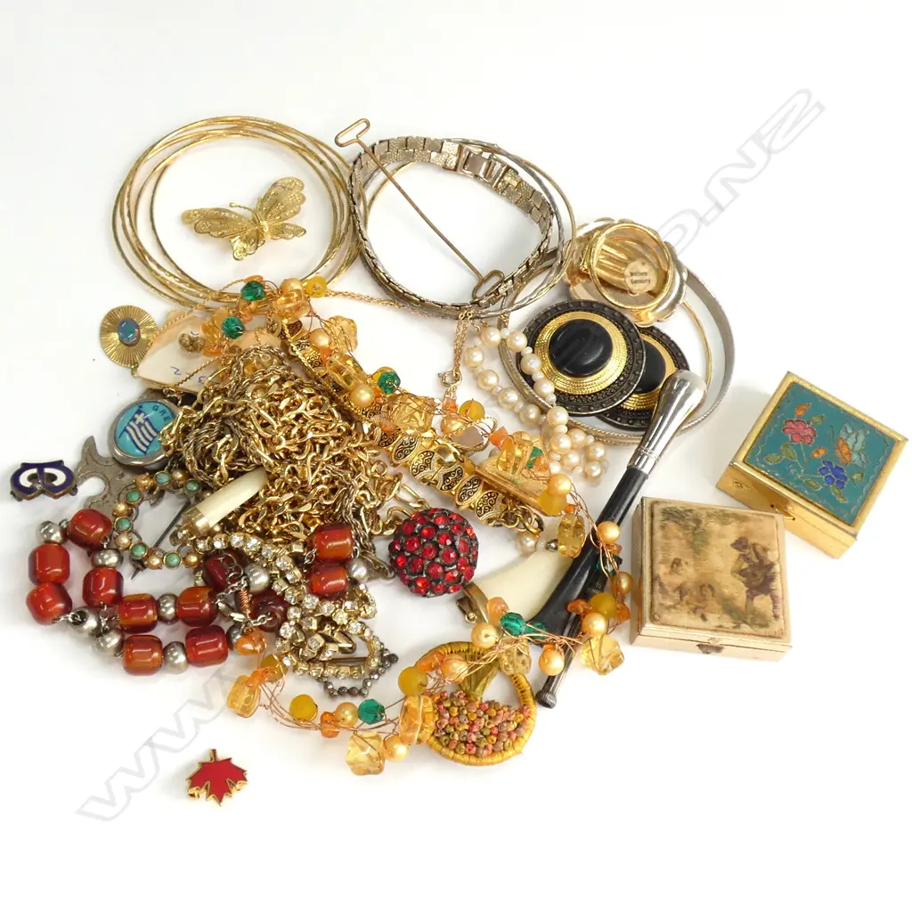 ASST COSTUME JEWELLERY, INCL NECKLACES, RINGS Image 1++