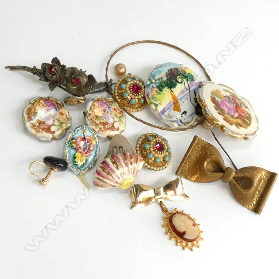 BAG ASST. VINTAGE COSTUME JEWELLERY