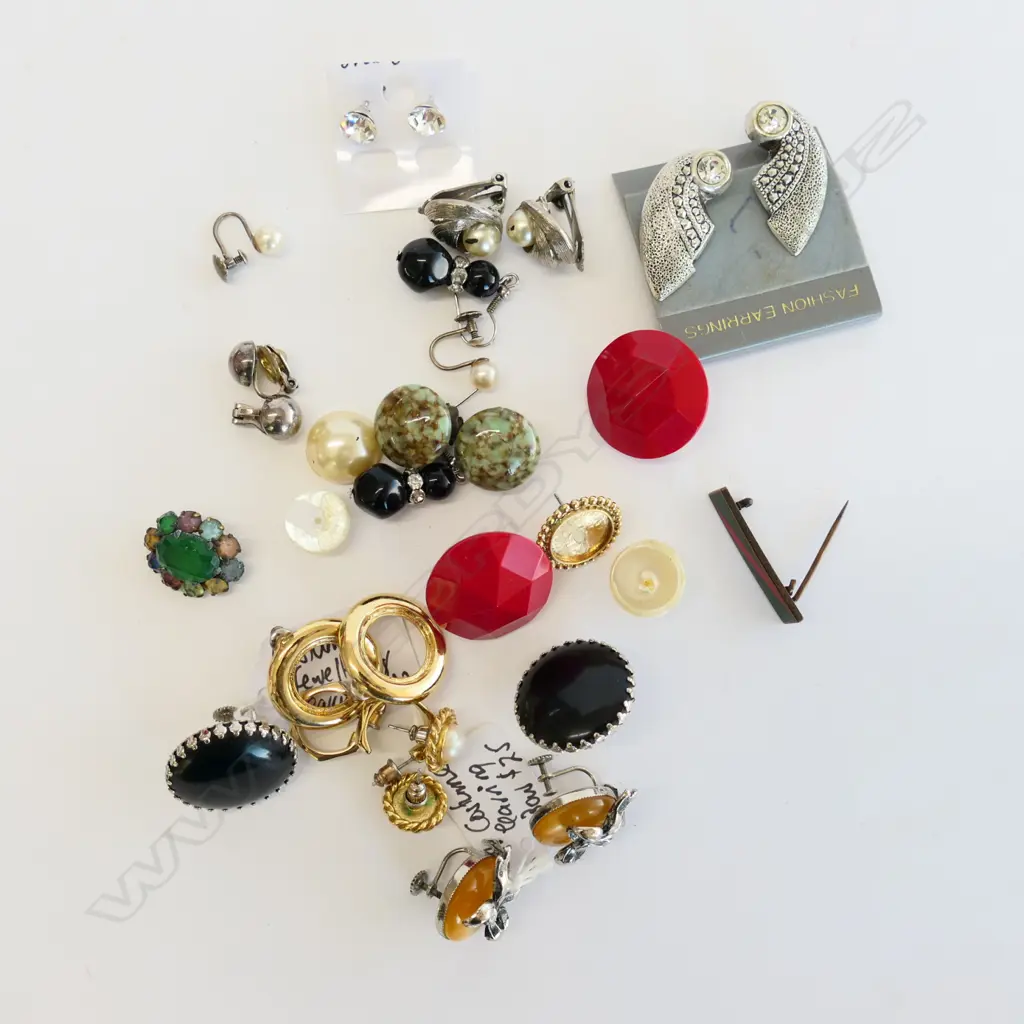 ASSORTED EARRINGS, INCL CLIP ON, SCREW & PIERCED  Image 1++