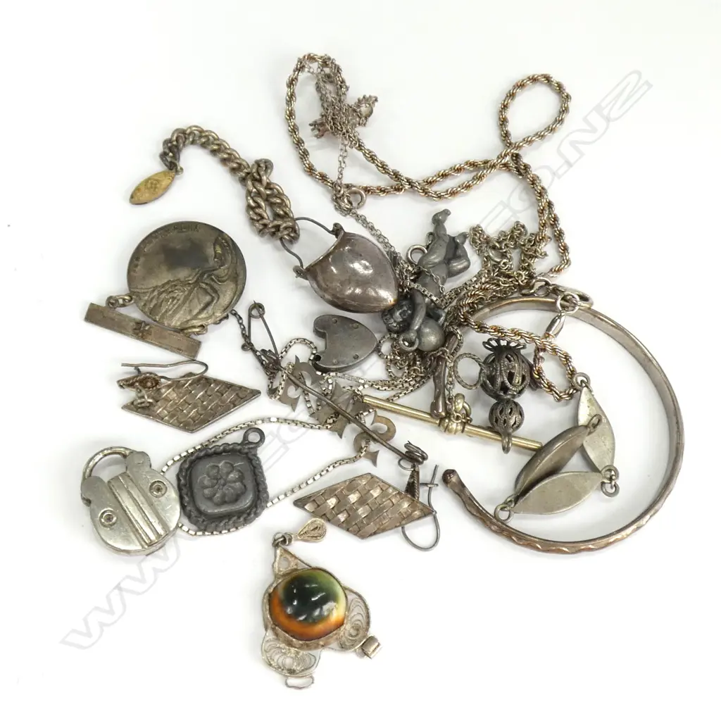 COLLECTION OF SILVER TONE JEWELLERY; 2 FINE STG CHAINS Image 1++