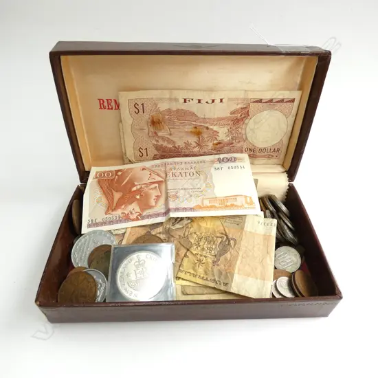 COLLECTION OF INTERNATIONAL NOTES AND COINS