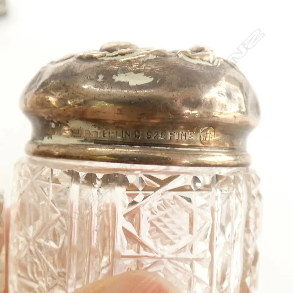 4 STG SILVER TOP CONTAINERS + 3 LIDS Image 1++