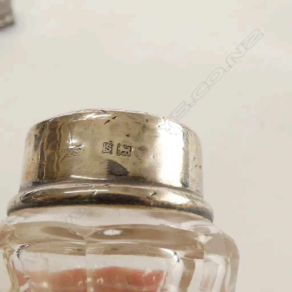 4 STG SILVER TOP CONTAINERS + 3 LIDS Image 1++