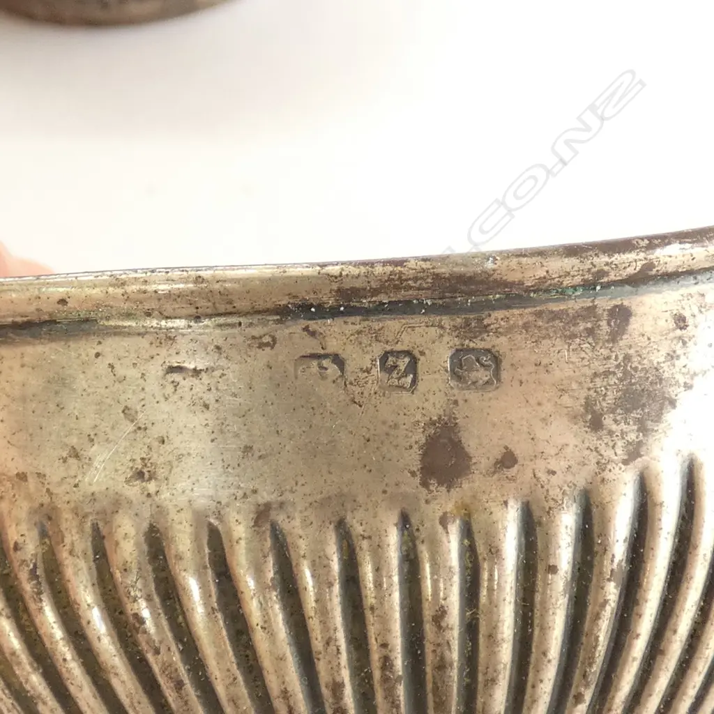 5 ASST STG SILVER ITEMS; PR SALTS, PEPPER, 2 NAIL BUFFERS TOTAL WEIGHT 141 GR Image 1++