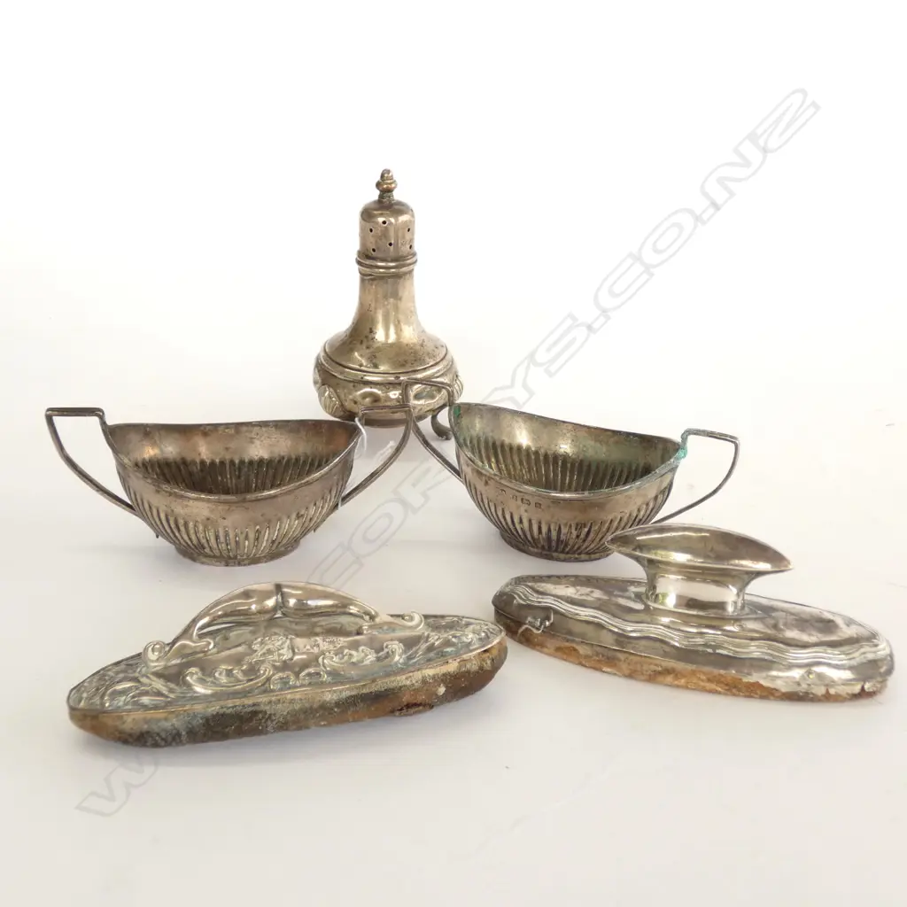 5 ASST STG SILVER ITEMS; PR SALTS, PEPPER, 2 NAIL BUFFERS TOTAL WEIGHT 141 GR Image 1++