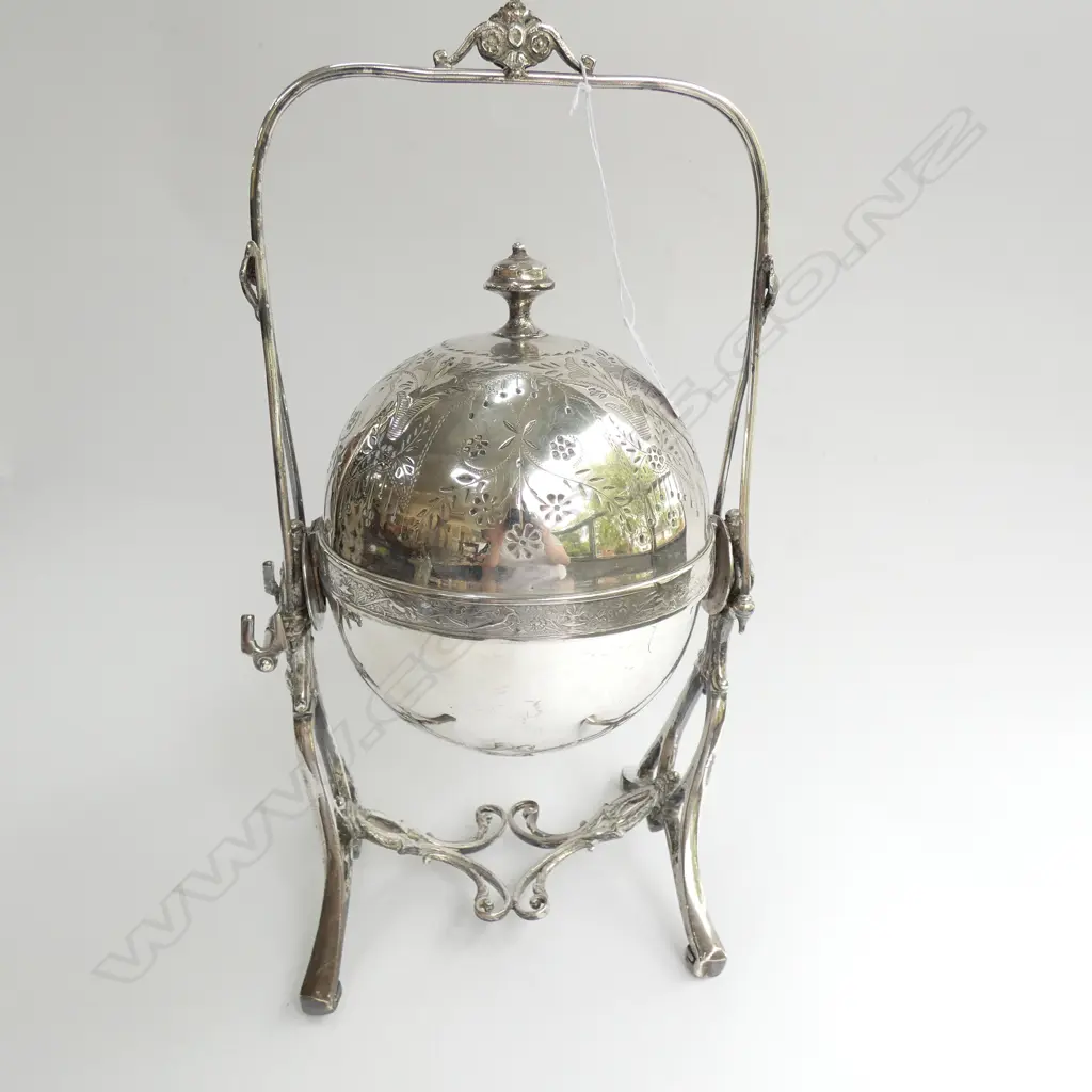 VICTORIAN ENGRAVED SILVER PLATE OVAL BUTTER HOLDER AND STAND, H. 320MM Image 1++