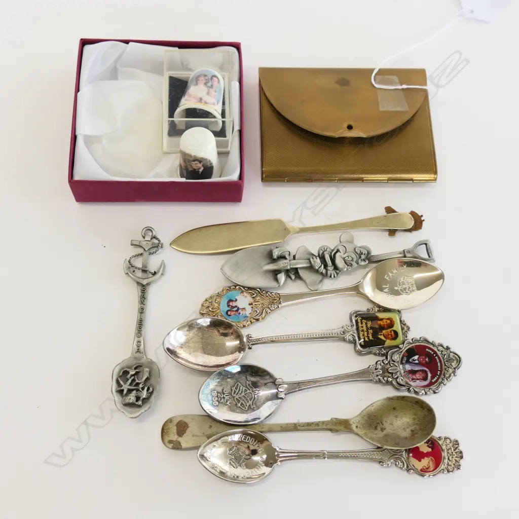 LOT CORONATION ITEMS INCL TEASPOONS, THIMBLES + A POWDER COMPACT IN GOOD CONDITION Image 1++