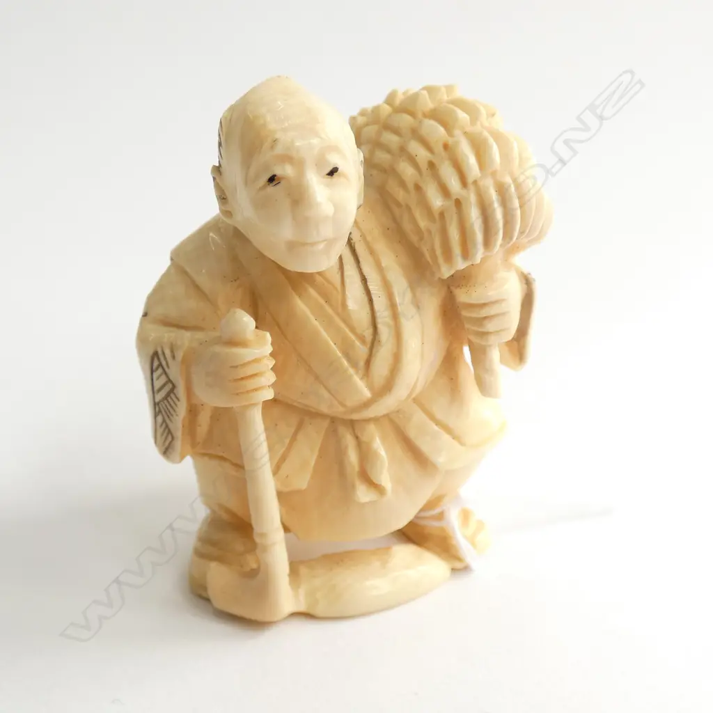 JAPANESE CARVED IVORY NETSUKE OLD FARMER... Image 1++