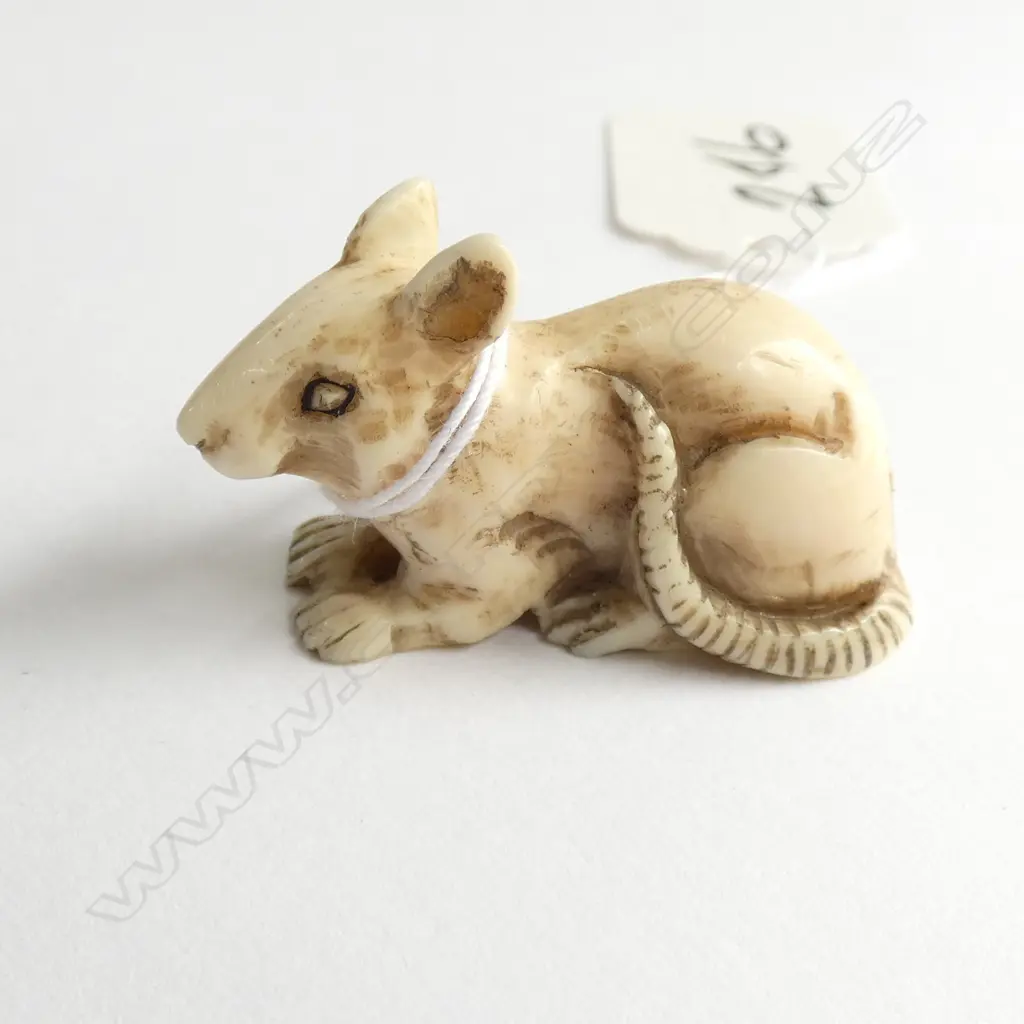 JAPANESE CARVED IVORY RAT NETSUKE SIGNED Image 1++