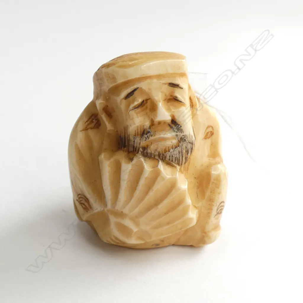 JAPANESE CARVED IVORY NETSUKE MAN W FAN Image 1++
