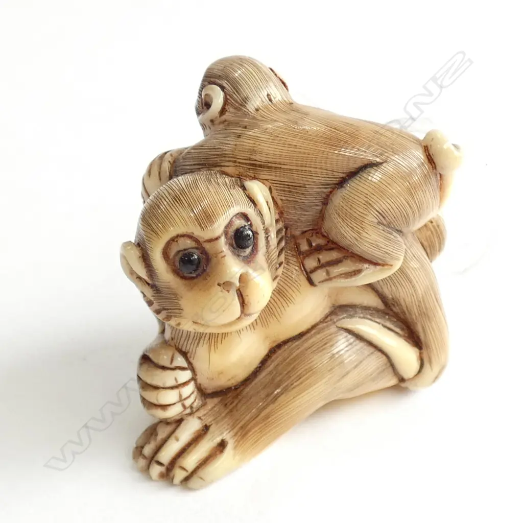 JAPANESE CARVED IVORY NETSUKE MOTHER & BABY MONKEY SIGNED Image 1++