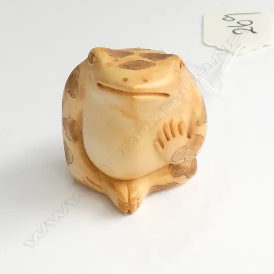JAPANESE CARVED IVORY TOAD NETSUKE SIGNED 