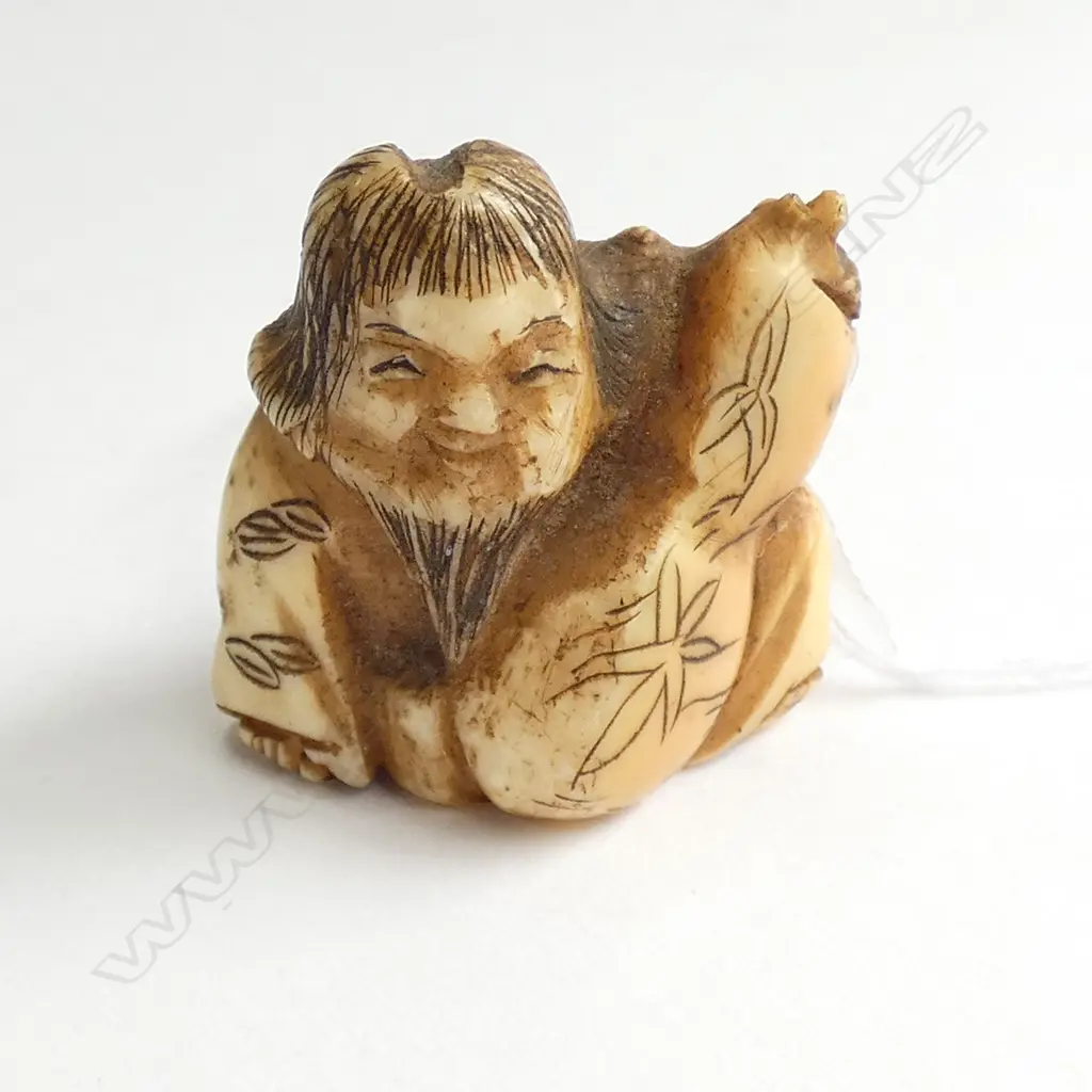 OLD JAPANESE CARVED IVORY NETSUKE MAN & GOURD Image 1++