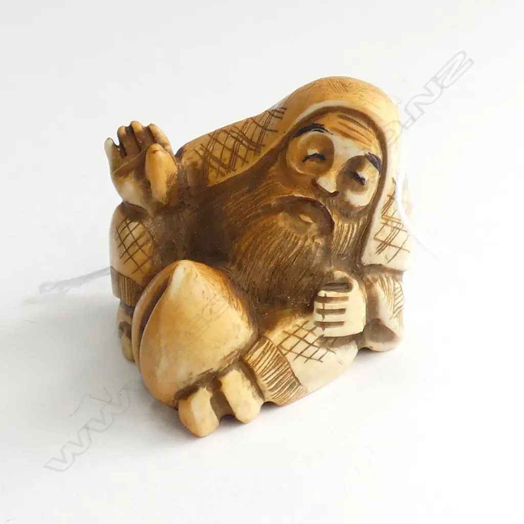 JAPANESE CARVED IVORY NETSUKE OLD MAN W GIANT PEACH SIGNED Image 1++