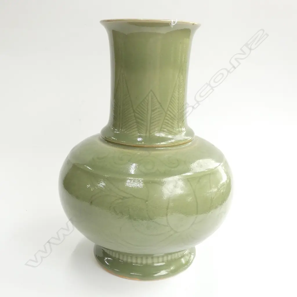 KOREAN CELADON GLAZED VASE INCISED H.285mm Image 1++