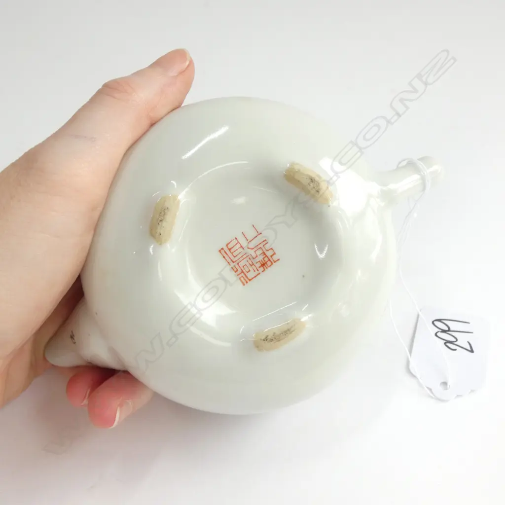 CHINESE PORCELAIN SMALL TEAPOT WITH CALLIGRAPHY  Image 1++