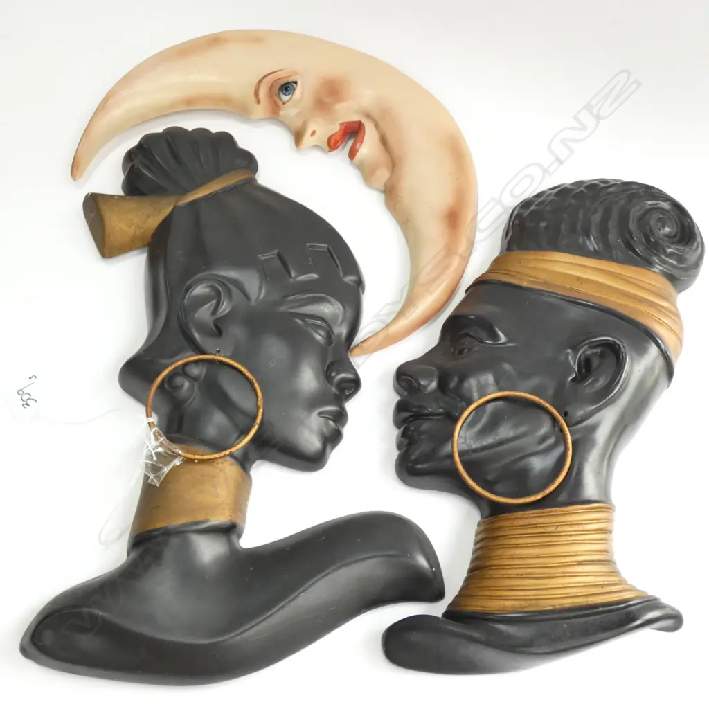 3 RETRO WALL FACES Image 1++