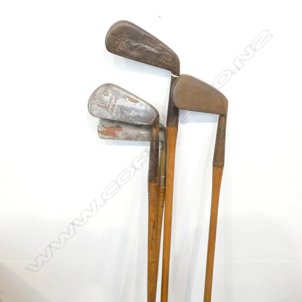 4 ANTIQUE HICKORY GOLF CLUBS L. 1M Image 1++