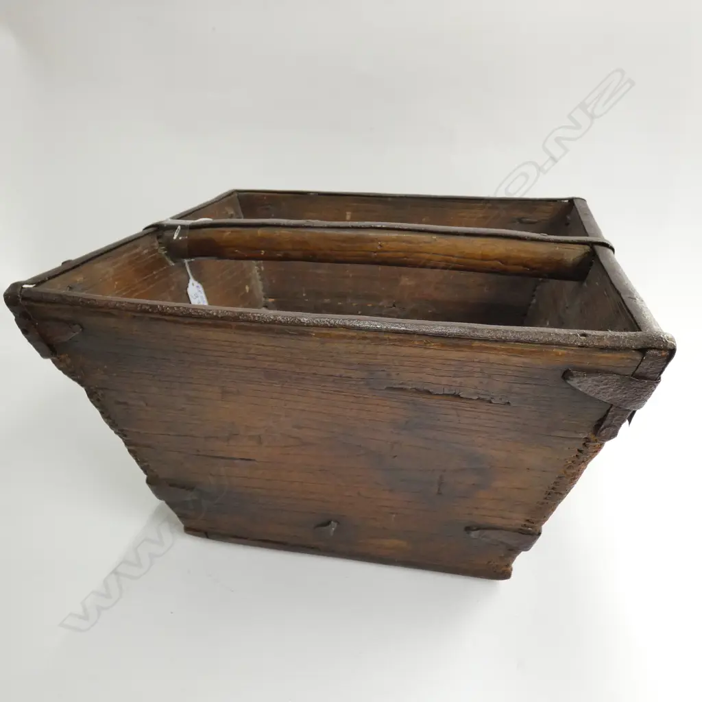 JAPANESE PINE AND IRON WATER BASKET 350MM SQ Image 1++
