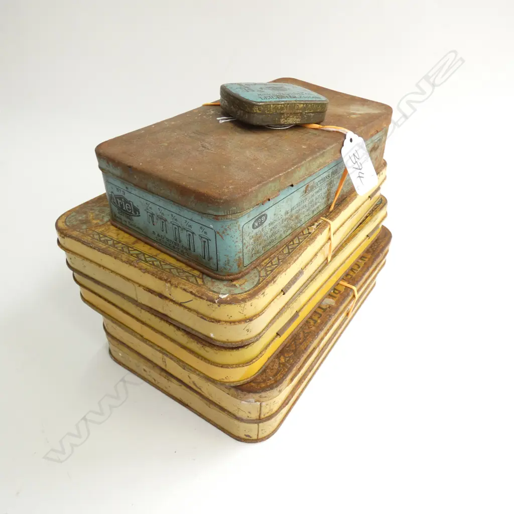 SIX ASSORTED SMALL VINTAGE TINS Image 1++