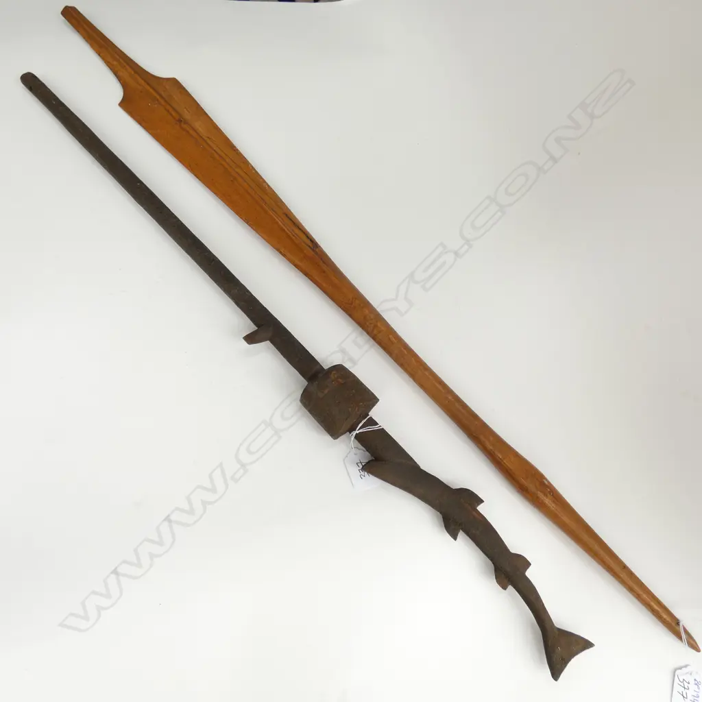 2 OCEANIC STAFFS; SHARK AND BLADED L. 760MM Image 1++